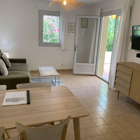 Les Pins De Santa Giulia بيت للعطل *