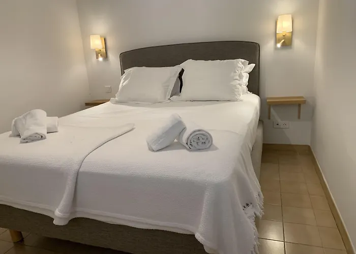 Les Pins De Santa Giulia