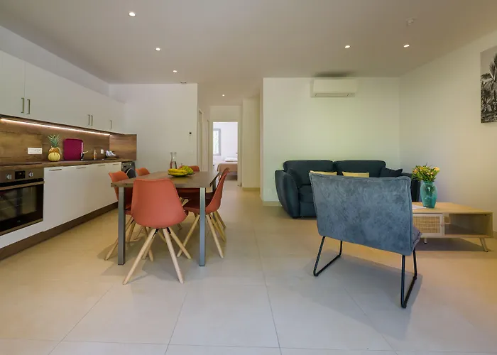 Les Pins De Santa Giulia * بورتو فيكشْيو